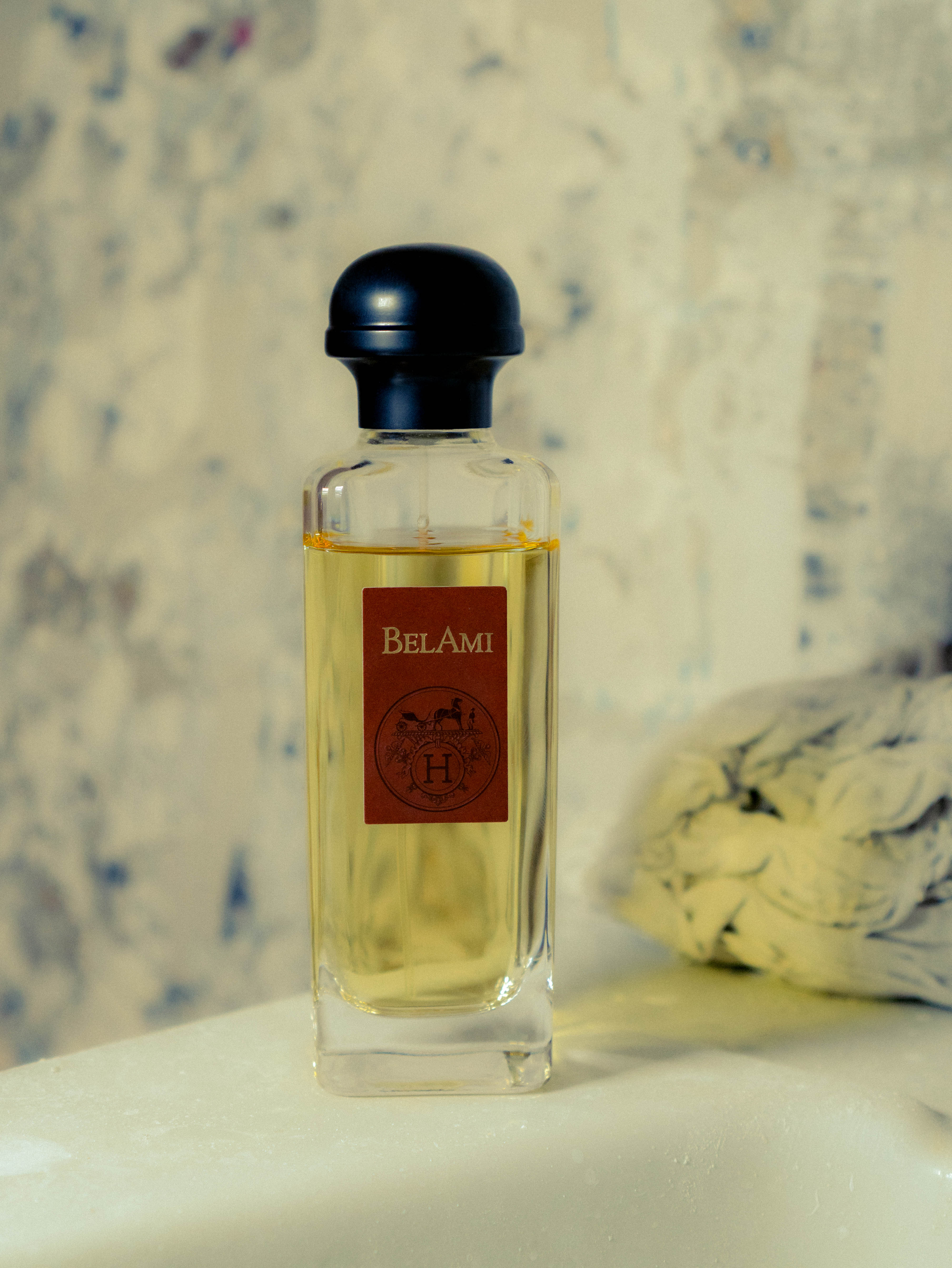 Hermes bouteille sur lavabo